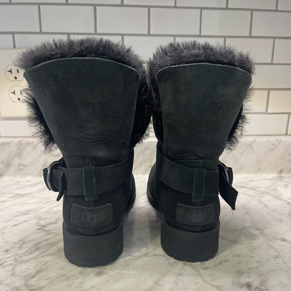 NWOT UGG Women’s Bodie Snow Boots, Black, Size 8, Never worn
S/N #1103469 - Picture 4 of 8